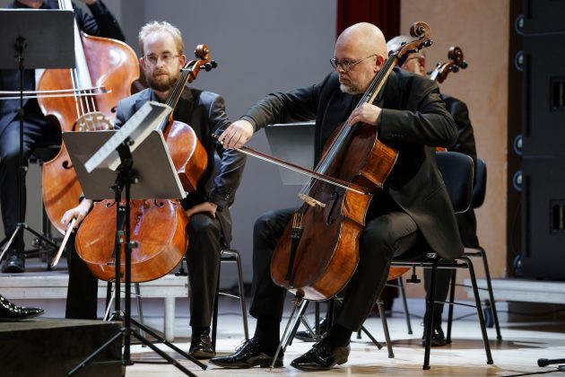 Klaipėdos kamerinis orkestras. Diriguoja M. Rinkevičius
