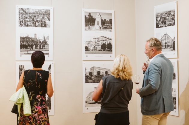 Klaipėdos koncertų salėje nemokamai galima aplankyti unikalią fotografijų parodą „Gražiajai Liepojai – 400“.